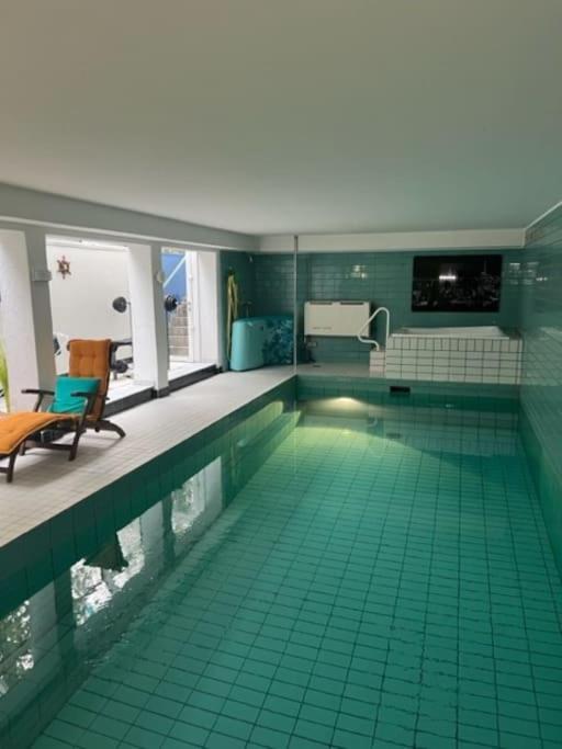 Casa Blanca Mit Privatem Schwimmbad 26 Grad Und Sauna Duisburg
